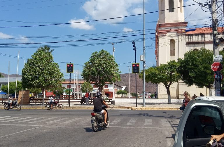 Autarquia Municipal de Trânsito instala novos semáforos em Itapipoca Autarquia Municipal de Trânsito instala novos semáforos em Itapipoca