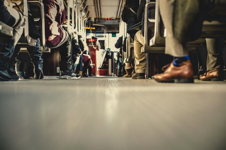 Ônibus com 25 passageiros é assaltado na CE-085, próximo ao Barrento